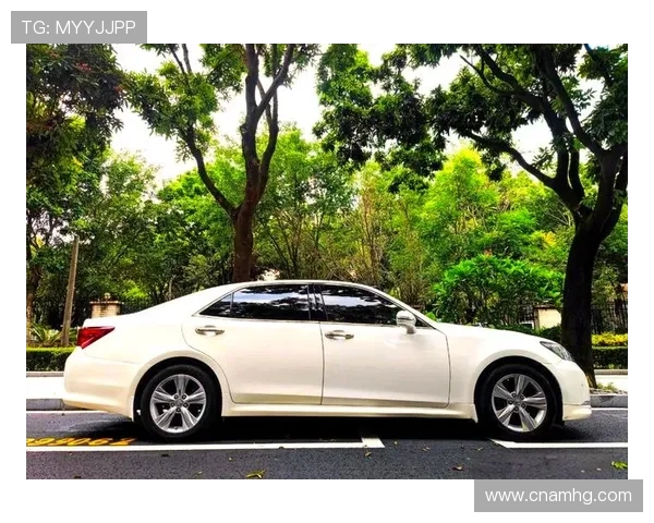 全新皇冠:结合环保节能技术,打造绿色出行新体验,满足现代生活的多重需求 全新皇冠:结合环保节能技术,打造绿色出行新体验,满足现代生活的多重需求